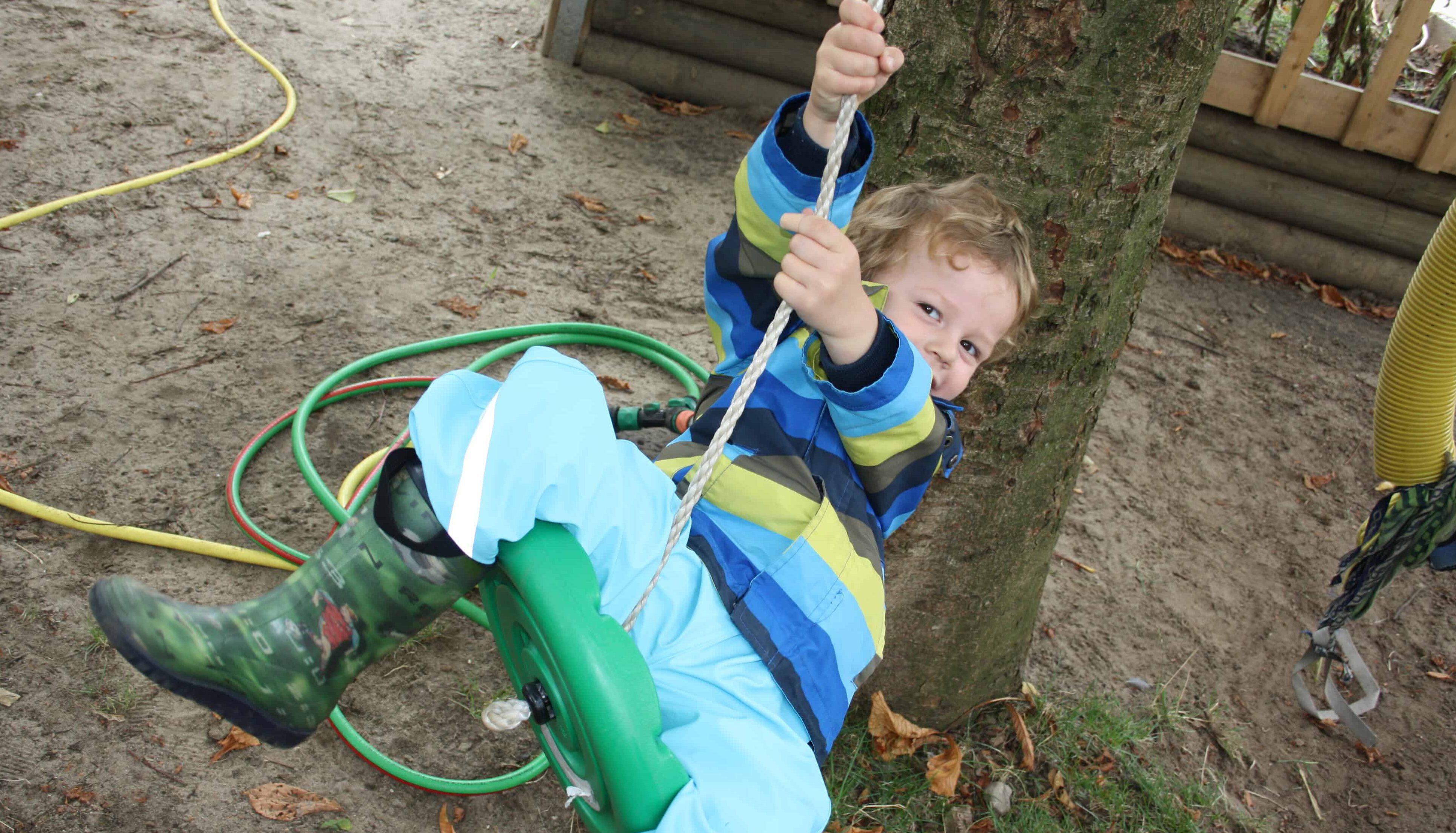 Bewegungsspiel im Garten